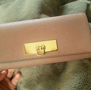 BRAND NEW Michael Kors hand wallet/purse